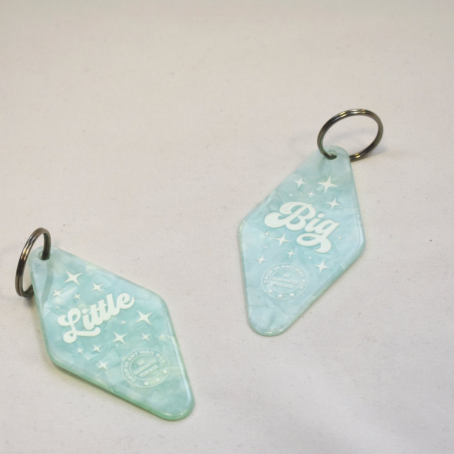Big - Vintage Motel Keychain - Blue